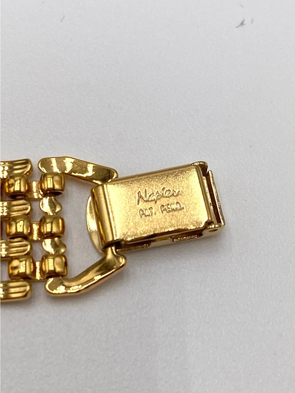 Vintage Napier Bracelet Linked Gold Tone Fold Over Clasp 7”